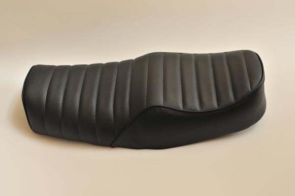 KAWASAKI カワサキ Z200 前後アンコ抜き タックロール バイクシート張替え シート加工 seat